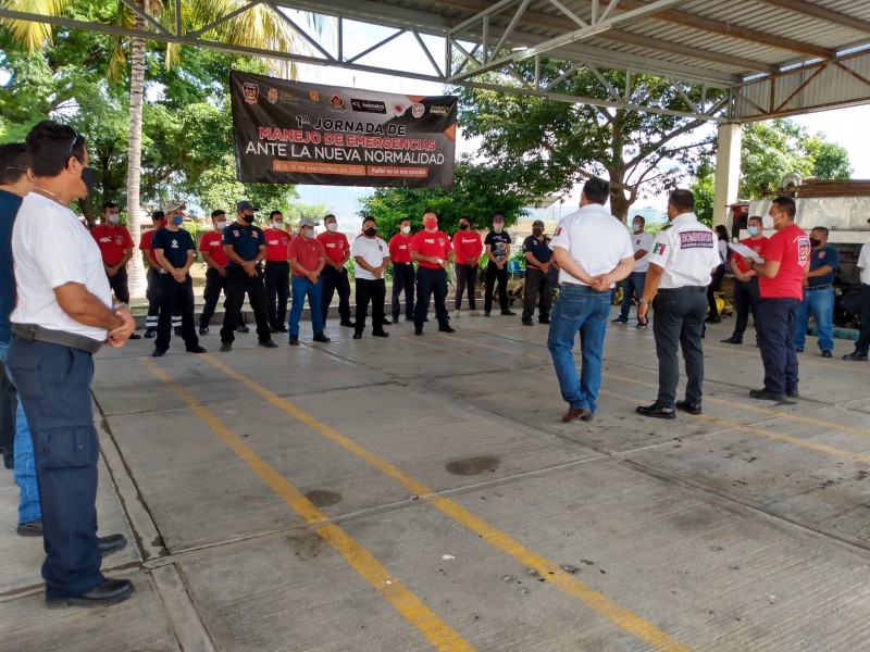 Capacitan a bomberos ante la nueva normalidad por COVID-19