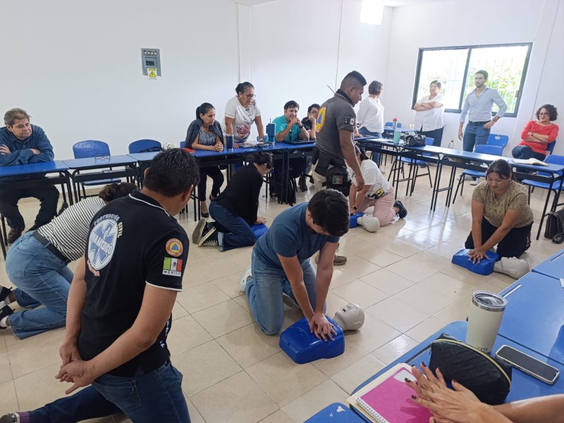 Capacitan a diversos sectores en primeros auxilios