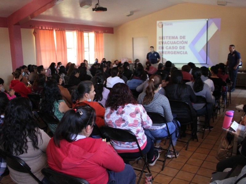 Capacitan a docentes en evacuación por contingencias