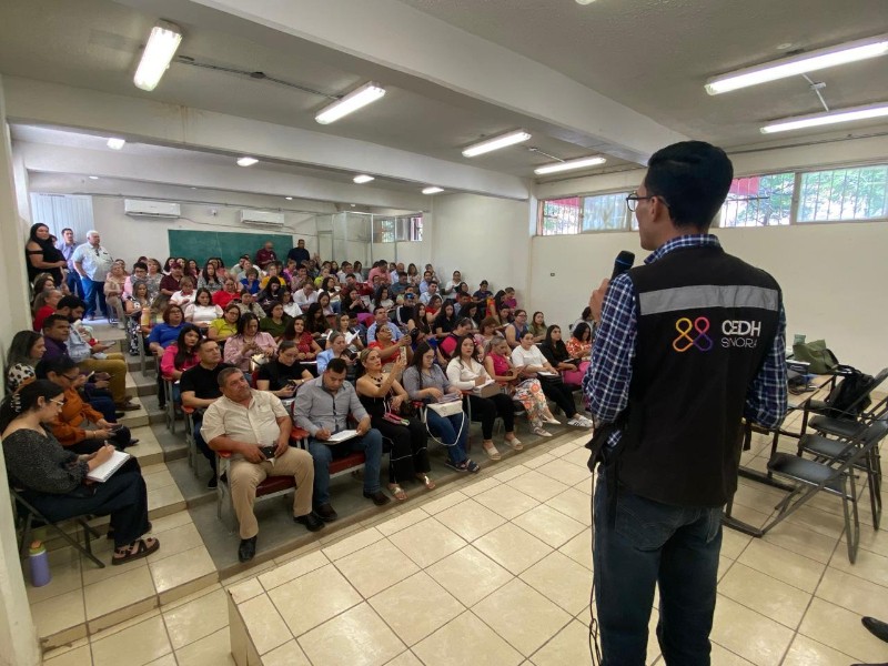 Capacitan docentes para saber como actuar ante violencia en escuelas
