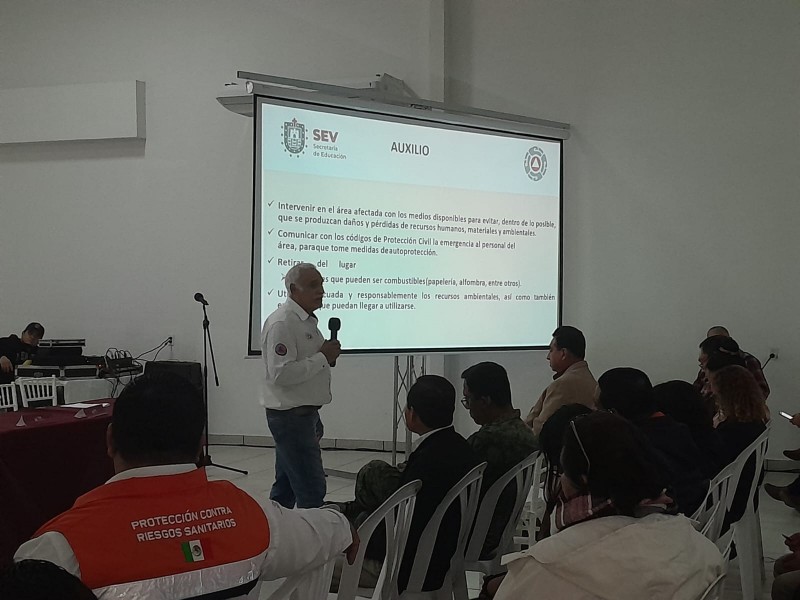 Capacitan a docentes  tuxpeños en Gestión Integral de Riesgos