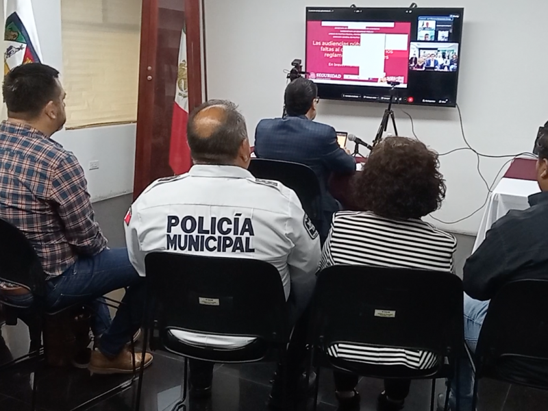 Capacitan a empleados municipales en modelo de justicia