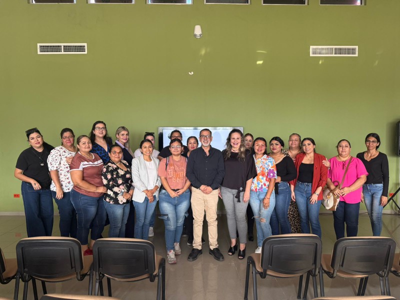 Capacitan a emprendedores sobre impuestos y formalización de negocios