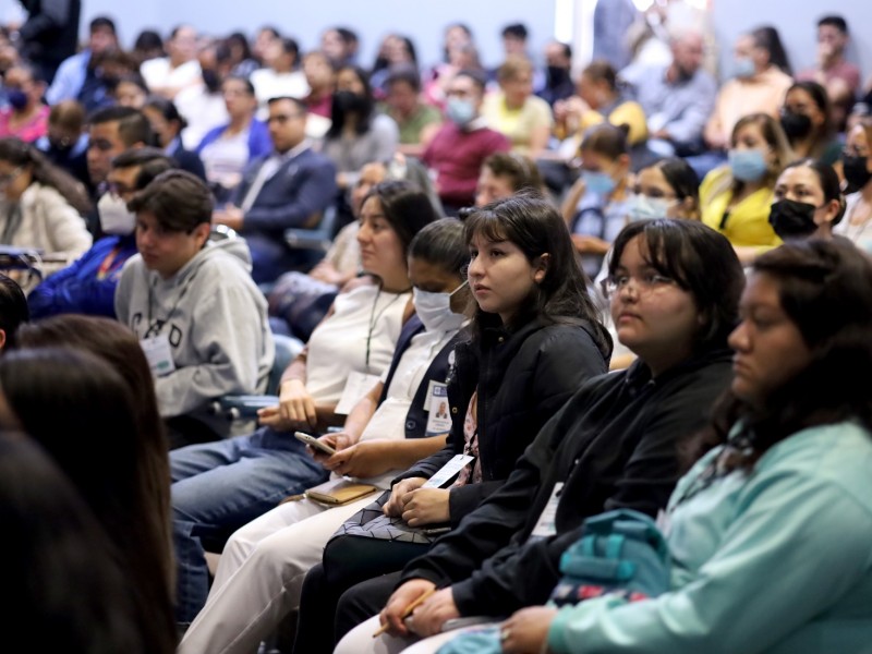 Capacitan a médicos en detección de efectos adversos a fármacos