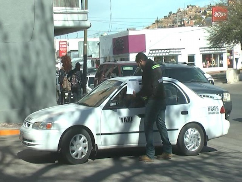 Capacitan a operadores de taxis en Nogales...