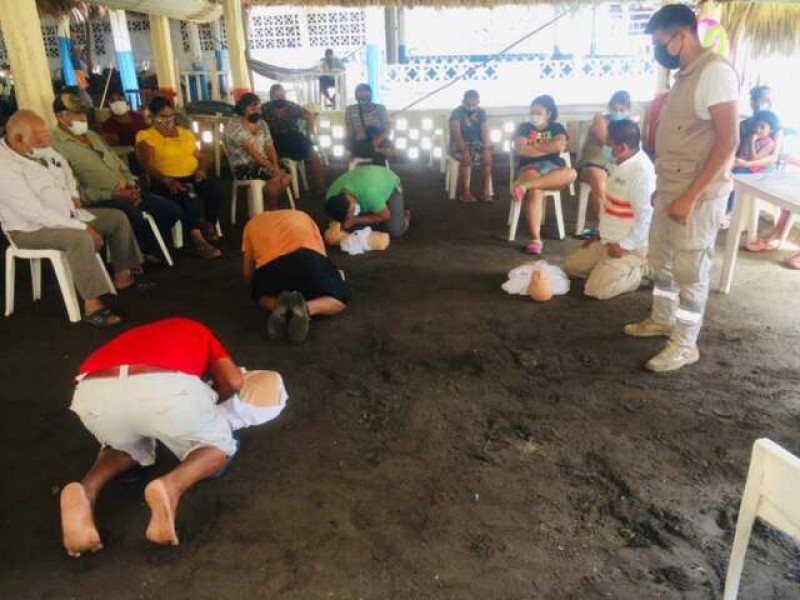 Capacitan a palaperos en Puerto Madero en primeros auxilios