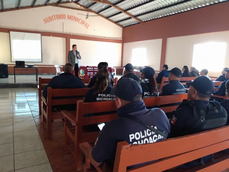 Capacitan a policías de Chilchota en derechos humanos