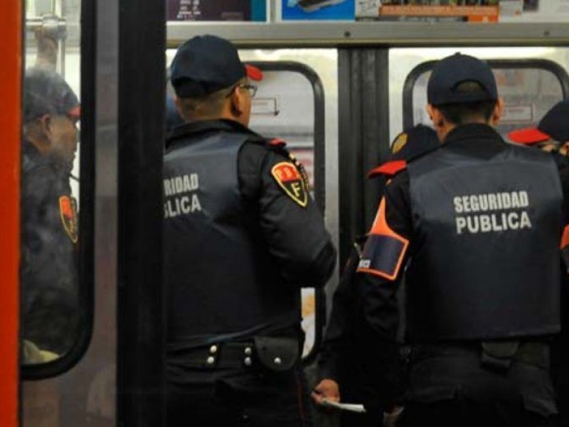 Capacitan a policías del Metro