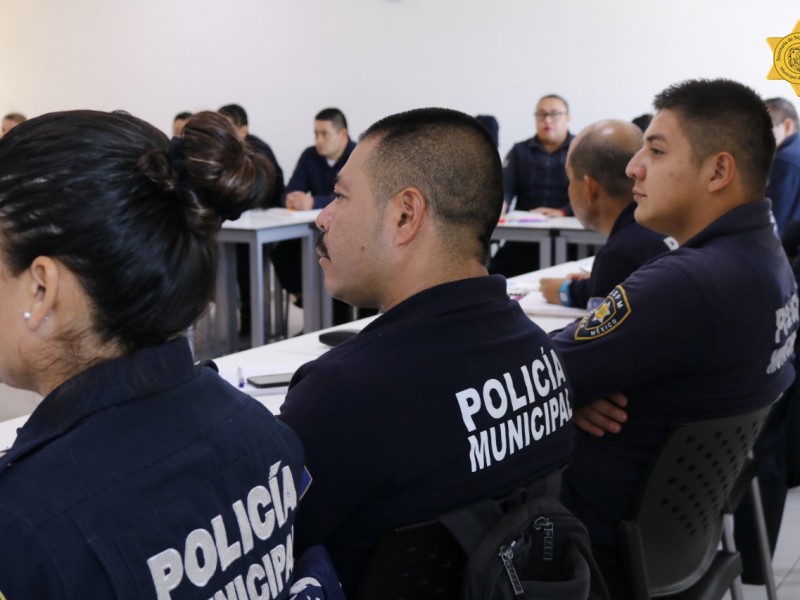 Capacitan a policías en perspectiva de género