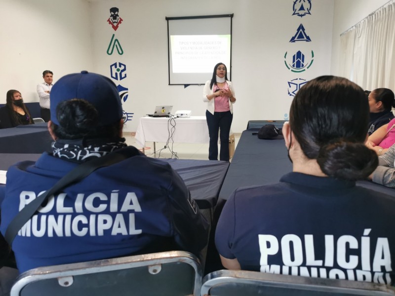 Capacitan a policías para atender a mujeres violentadas