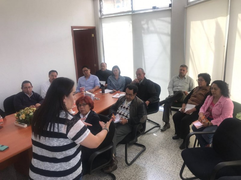 Capacitan a servidores públicos del Edomex