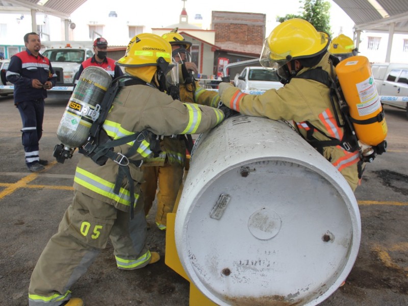 Capacitan a trabajadores del Cmapas en fugas de gas cloro