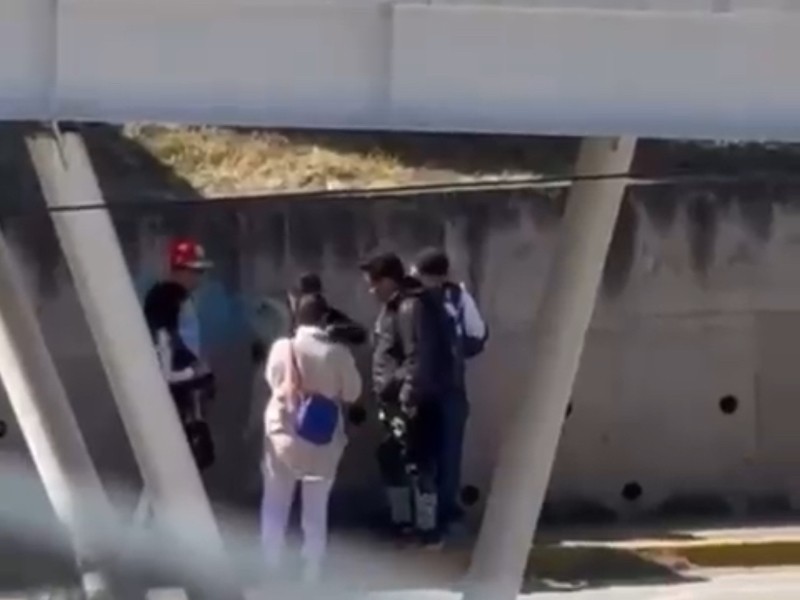 Captan a carteristas contando lo robado en Vía Atlixcáyotl