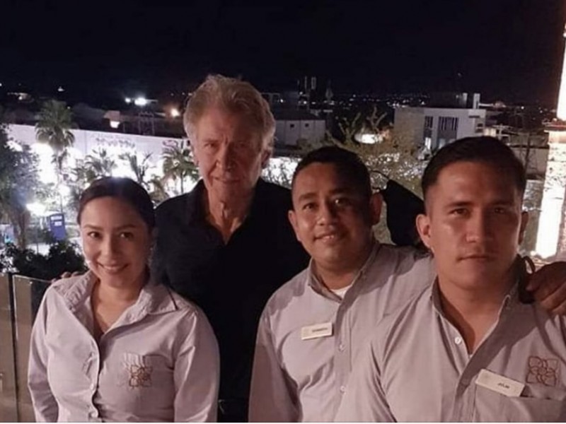 Captan a Harrison Ford de visita por La Paz