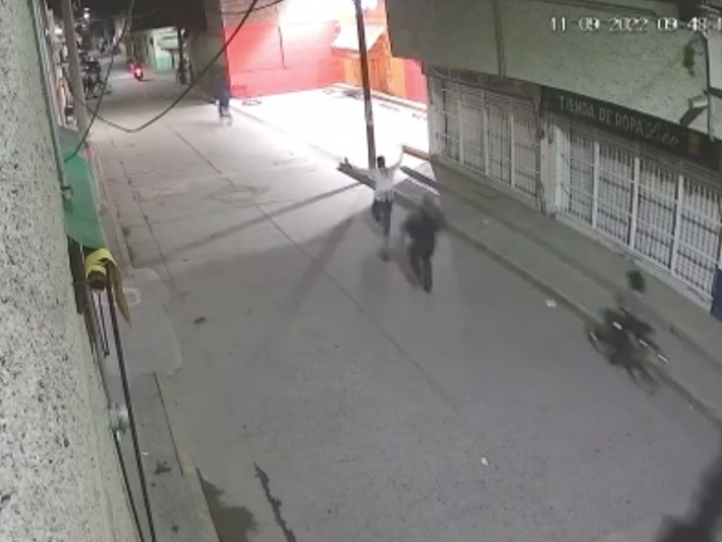 Captan en videos a policías de Celaya golpeando detenidos