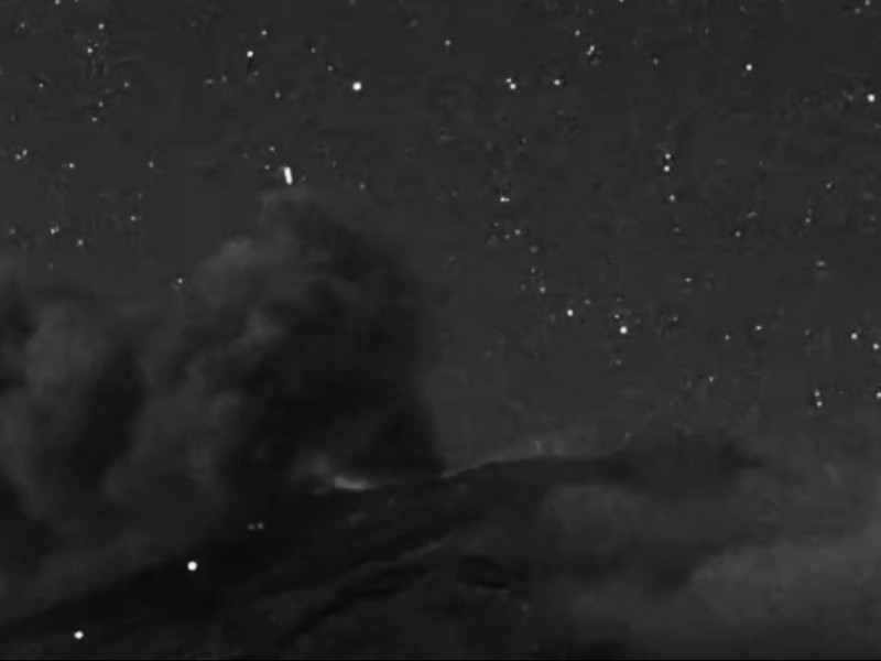 Captan luces durante explosión de Popocatépetl