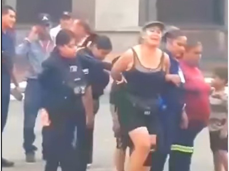 Captan presunto abuso de autoridad contra mujer en centro de Tepic