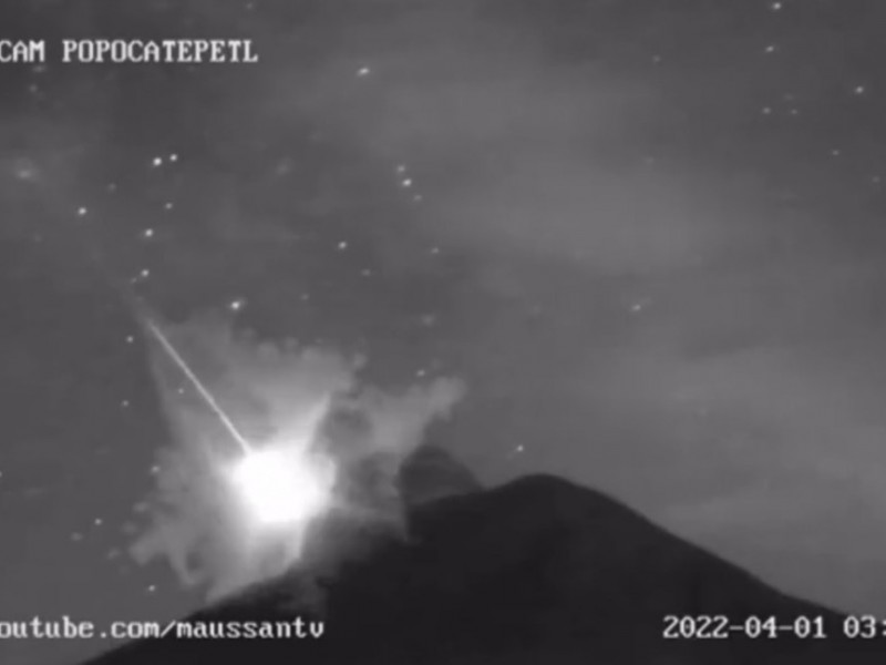 Captan un bólido en el volcán Popocatépetl