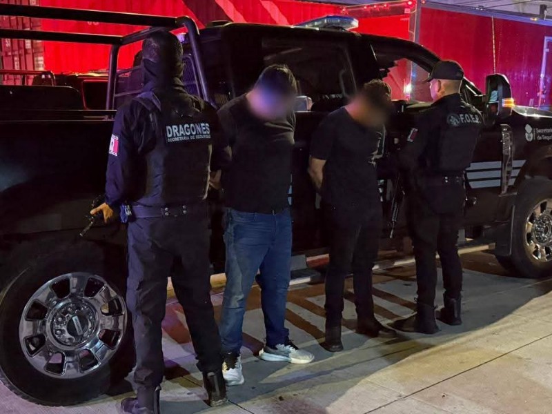 Capturan a dos hombres tras persecución por robo de camión de aguacates