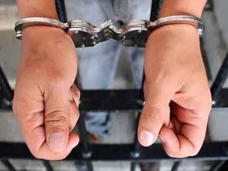 Capturan a dos personas con arma y droga en Bácum