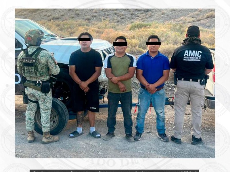 Capturan a tres sujetos que transportaban vehículo con reporte de robo