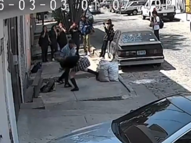 Capturan en video salvaje pelea de estudiantes en El Bethel