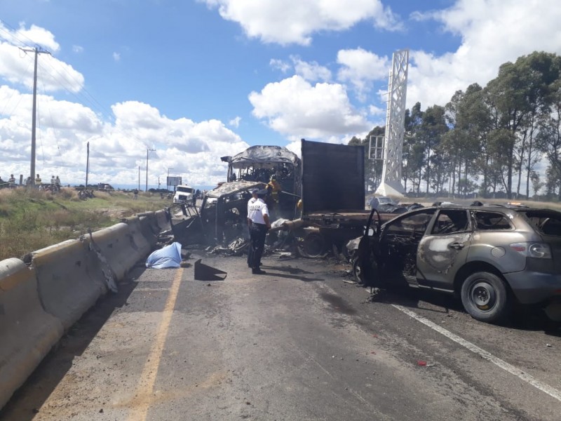 Carambola deja 1 muerto y 14 heridos