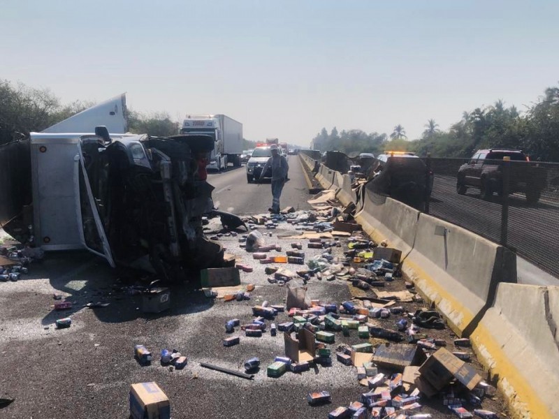 Carambola en autopista Colima-Manzanillo; hay tráfico lento