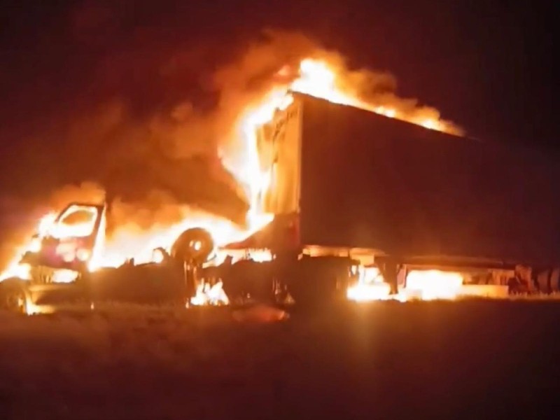 Carambola en autopista Monterrey-Laredo deja dos calcinados