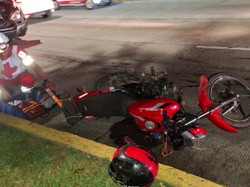Carambola en Lázaro Cárdenas deja cuatro vehículos dañados