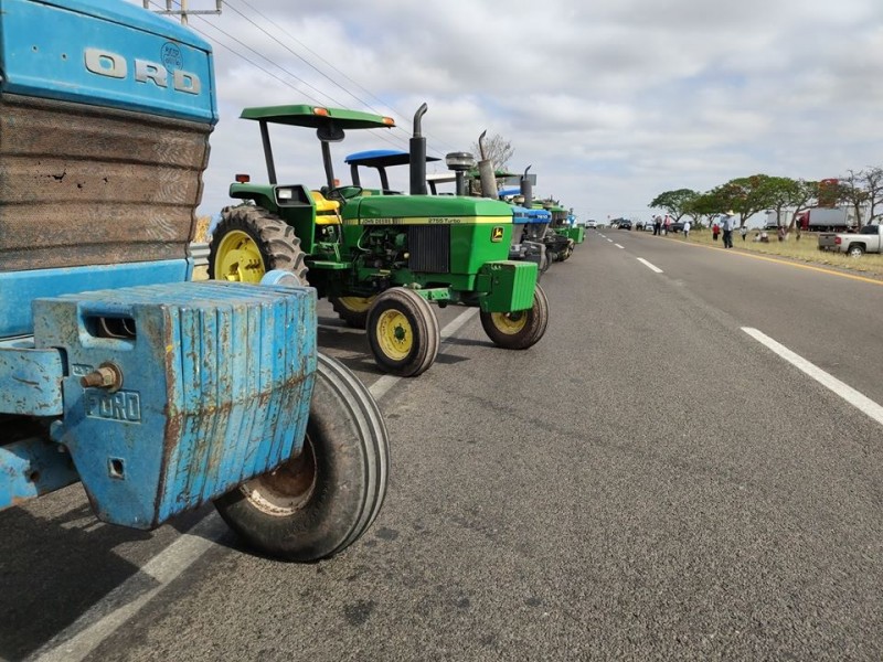 Caravana agrícola invade la Mex-15, maiceros exigen los $4'150 pesos