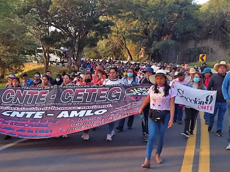 Caravana de la CNTE continúa su camino a CDMX
