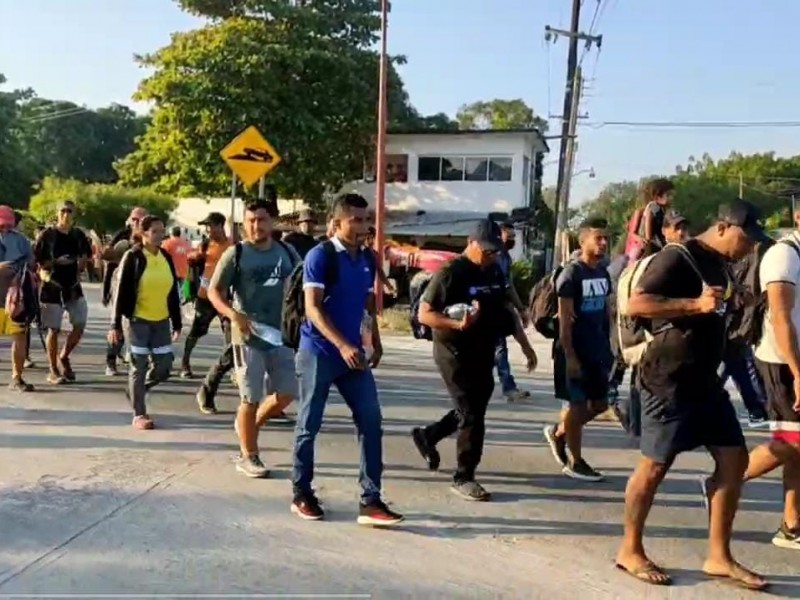 Caravana de migrante sale de San Pedro Tapanatepec
