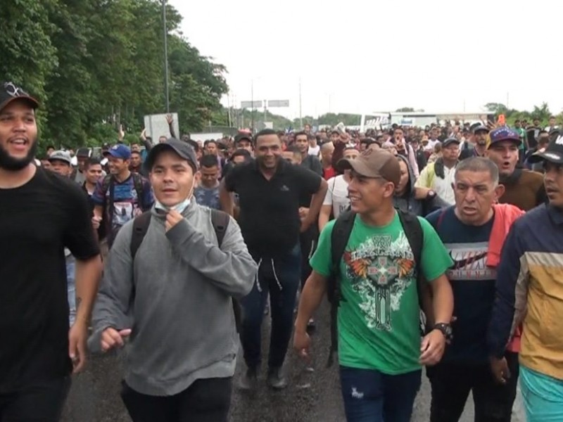 Caravana de migrantes se dispersa en la frontera norte