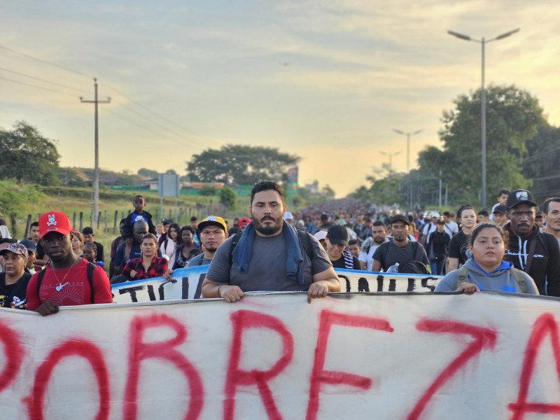 Caravana migrante continúa trayecto pero reduce multitud