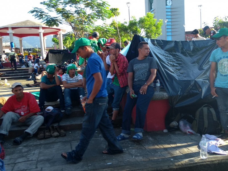 Caravana migrante descansa en Huixtla