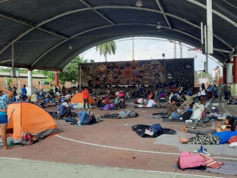 Caravana migrante toma un descanso en Matías Romero, Oaxaca