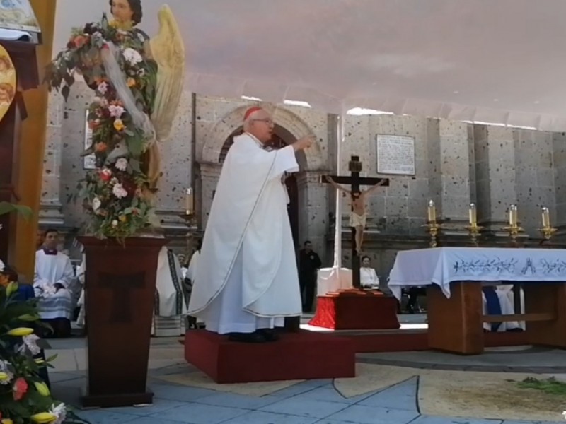 Cardenal critica a políticos y pide por religiosos asesinados