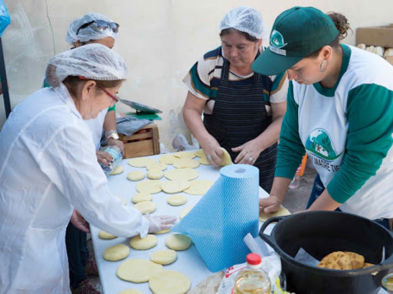 CÁRITAS DONA ALIMENTOS