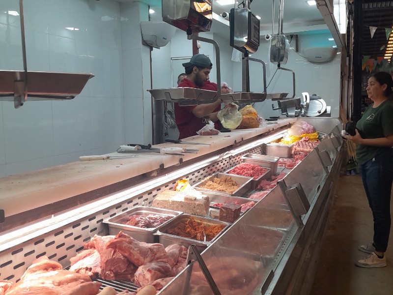 Carne, pollo y pescado están por los cielos en Mazatlán