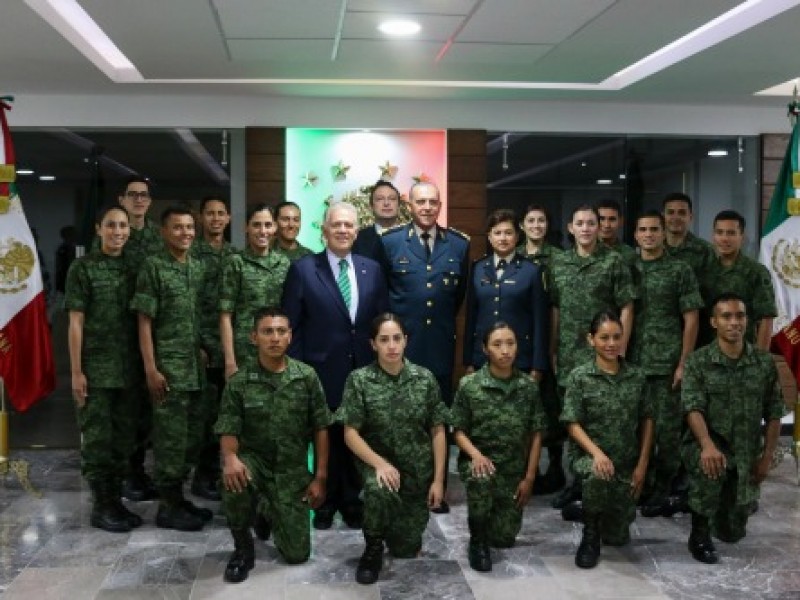 Carolina Alcántara, digna atleta militar de Oaxaca