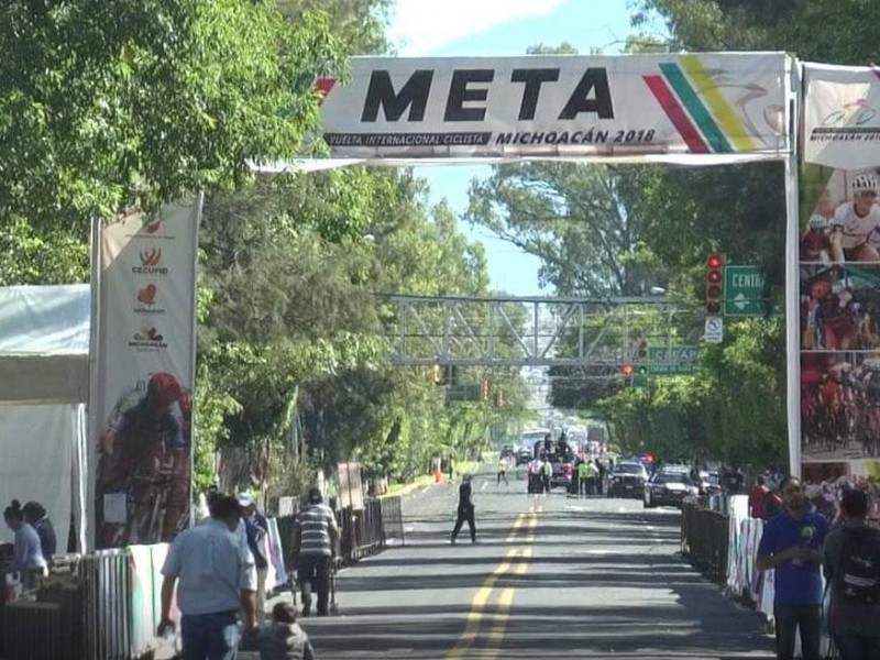 Carrera ciclista genera caos vehícular en Zamora