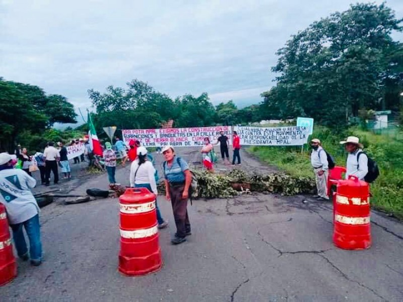 Carretera Federal 127 sigue bloqueada