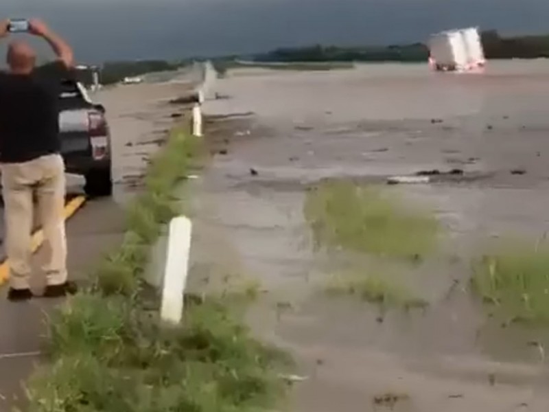 Tramo Guaymas- Obregón paralizado por inundaciones