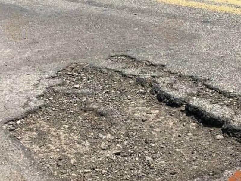 Carretera Zihuatanejo-Feliciano deteriorada a dos años de rehabilitación