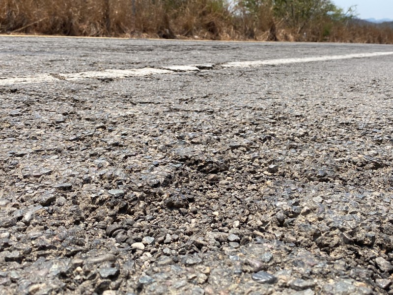 Carretera Zihuatanejo-Feliciano otra vez en mal estado; insuficiente rehabilitación