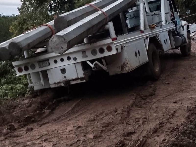 Carreteras intransitables mantienen incomunicada a comunidad de la Sierra Mixe-Zapoteca