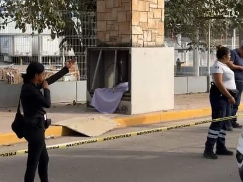 Carro embiste a joven y le arrebata la vida