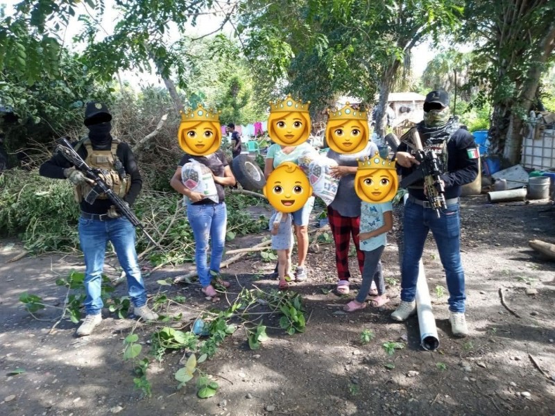 Cártel veracruzano entrega despensas en diversos municipios