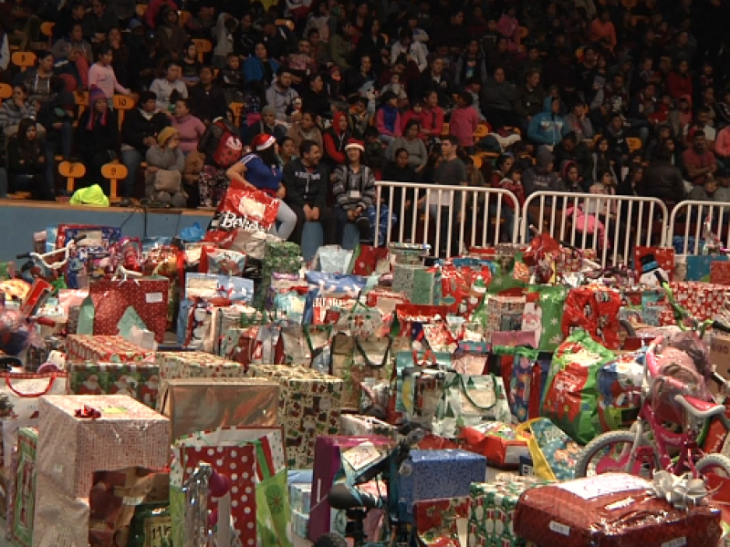 Cartitas a santa regala felicidad a niños